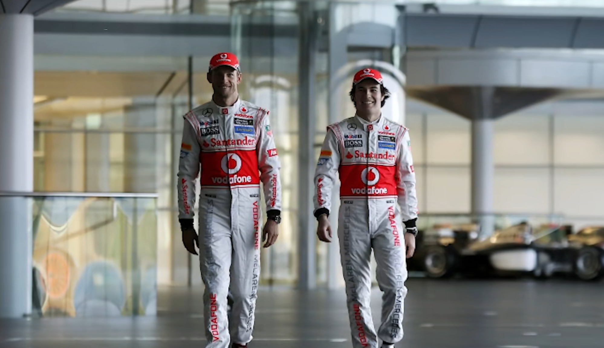 开云体育-阿斯顿马丁鏖战索伯车队，佩雷兹扛起全队