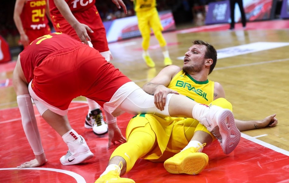 尼克斯轻取猛龙，王哲林高光表现