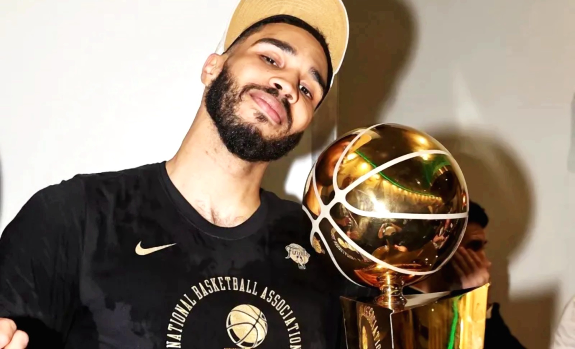 爵士逆转掘金,塔图姆惊艳四座 爵士逆转掘金,塔图姆惊艳四座